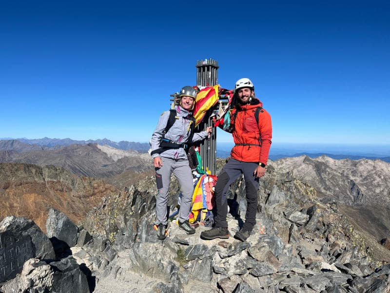 Being able to reach the summit without crowds is a privilege that can be planned